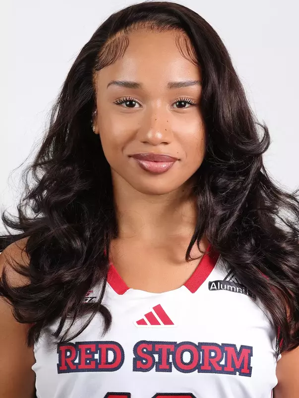 Daniela Abies Headshot