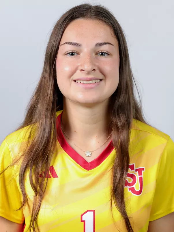 Ava Voynovich Headshot