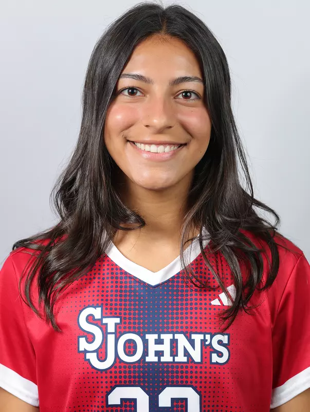 Leah Anand Headshot