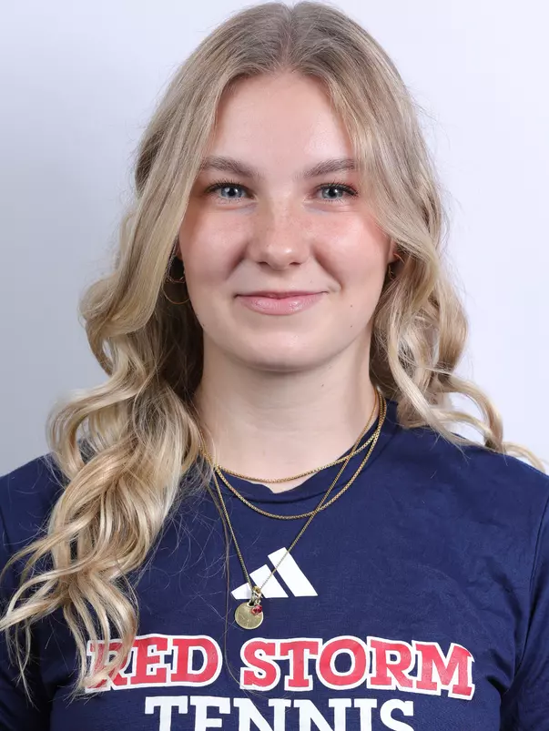 Zora Koenig Headshot