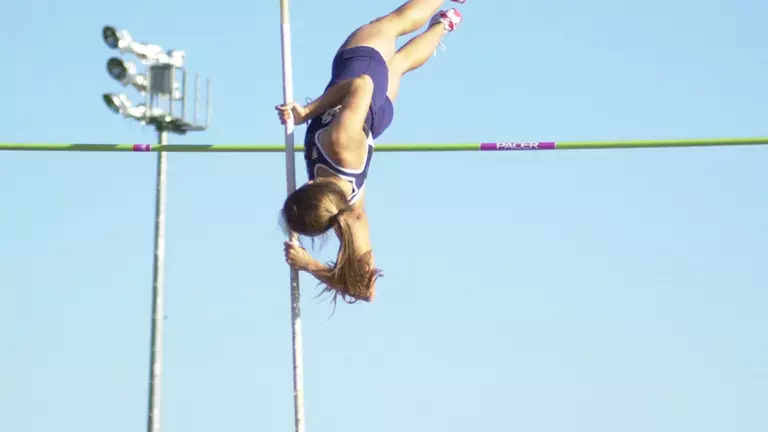 Women's Track & Field: Greff Takes Pole Vault Title at USA Junior Nationals