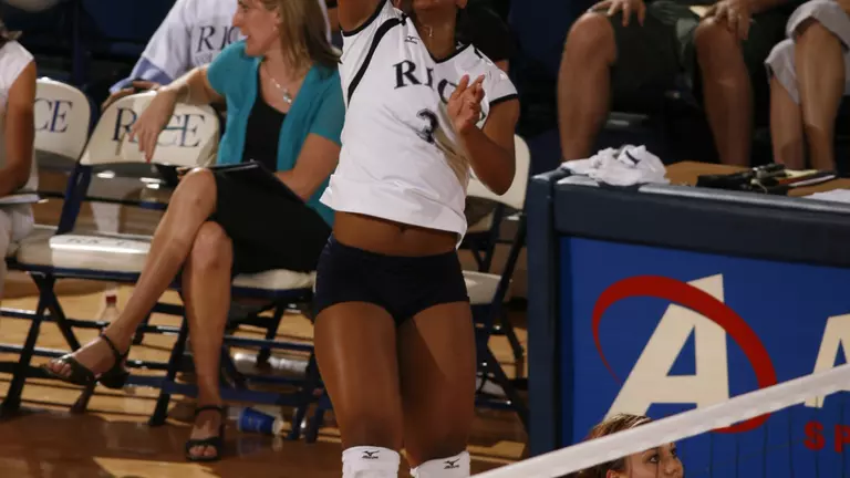 Golden Eagles Beat Owls, 3-2