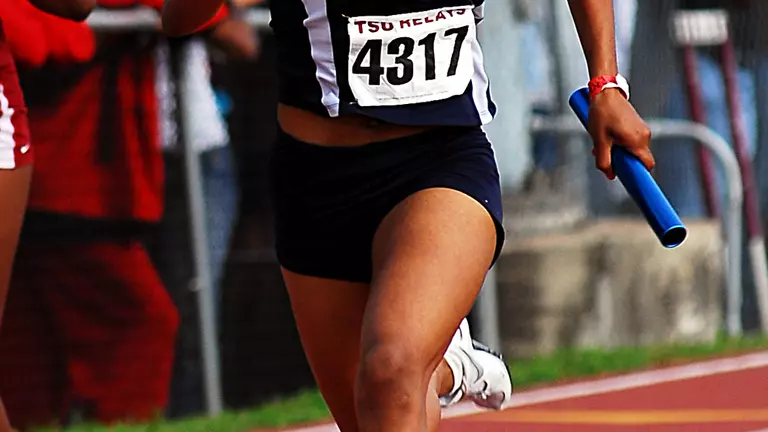 Owls Win Seven Events at Texas Twilight