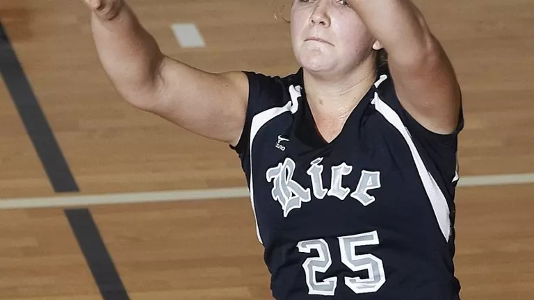 Volleyball Owls Claim 21st Victory with 3-0 Crushing of Memphis