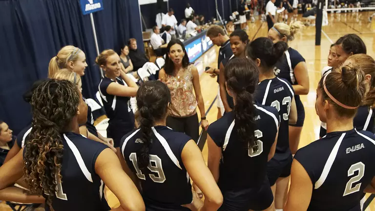 Owls Face UTEP in Quarter-final Match at C-USA Volleyball Championship