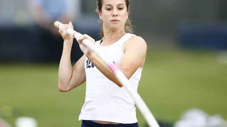 Greff Advances to Pole Vault Final at NCAA Outdoor