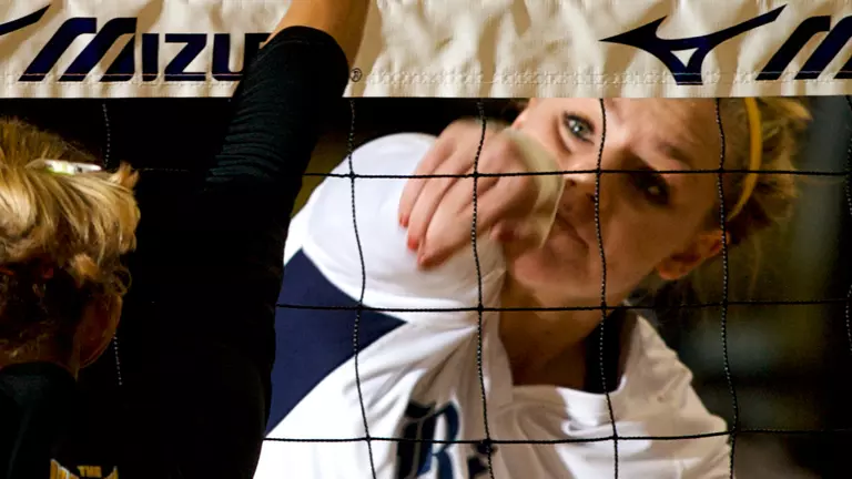 SMU Beats Rice 3-2 in Volleyball