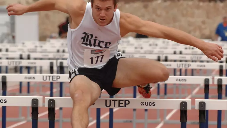 Colwick Advances to NCAA Pole Vault Final