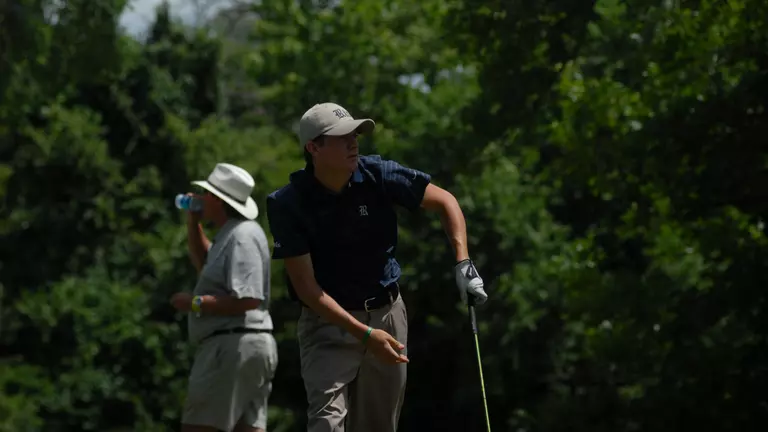 Whitehead Shares 2nd-Round Lead