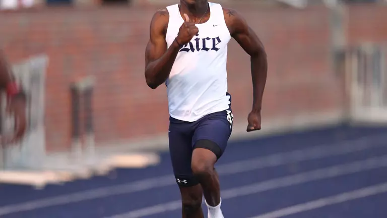 Moore Clocks Season-Best in Last-Minute NCAA Debut