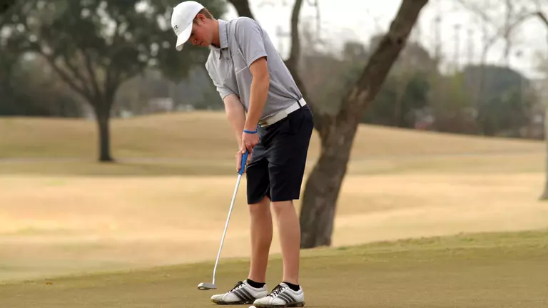 Reilly Rallies Owls in Second Regional Round