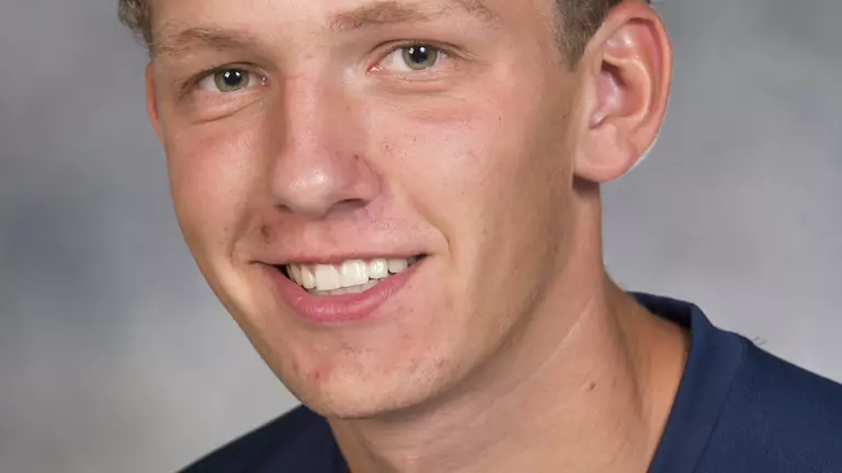 Munch Leads Owls in Invite Opener