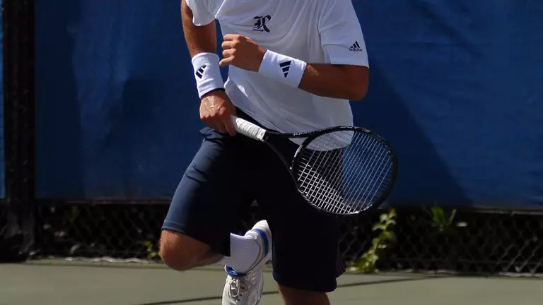 Malik Earns Finals Spot at Four in the Fall