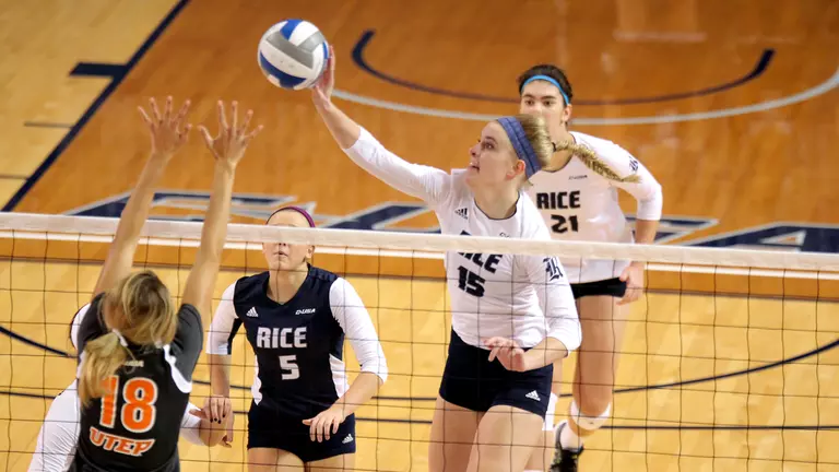 Volleyball Falls in Five Sets at Florida Atlantic