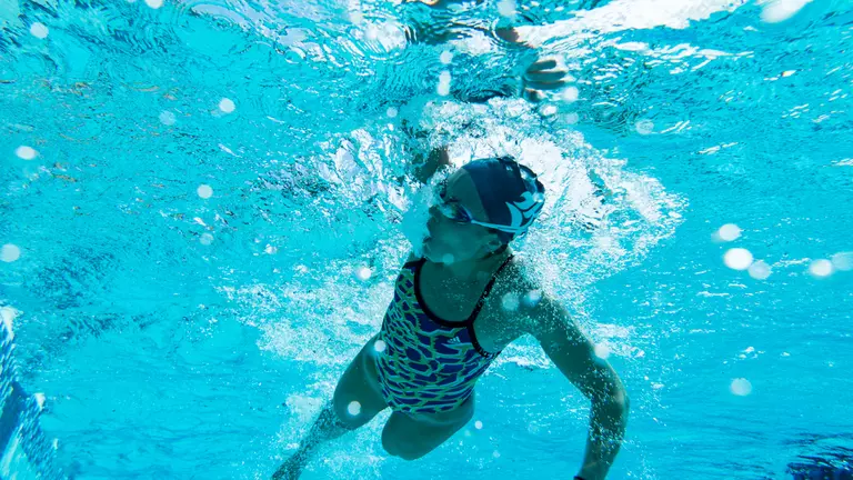 Swimmers Rally Past North Texas