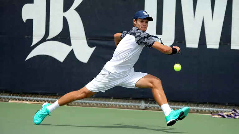 Warren and Bennett Advance in ITA Singles