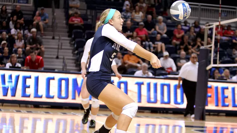 Volleyball Runs Win Streak to Eight Straight