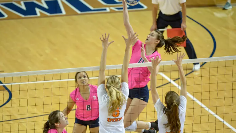 Owls Bounce Back with Road Win at Charlotte