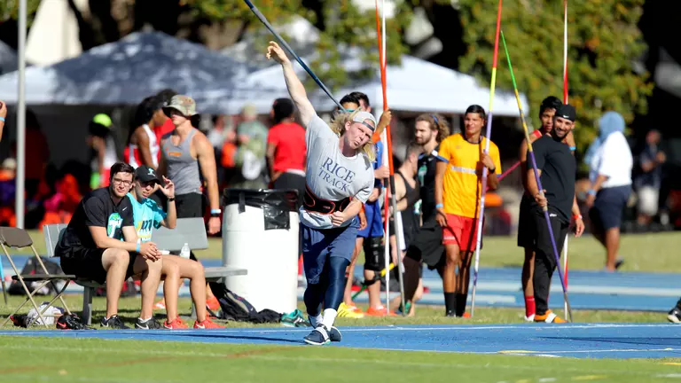 Men's T&F Excels in Throws at Duckett