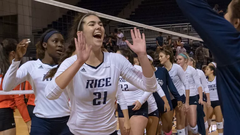 Volleyball Pushes Win Streak to 10 Straight