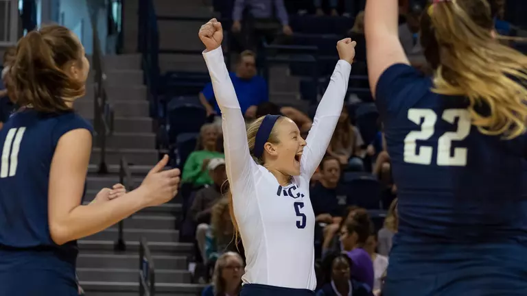 Volleyball Extends Win Streak to 11 Straight