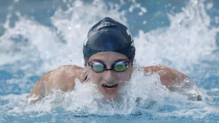 Swimmers Take Invitational Team Title