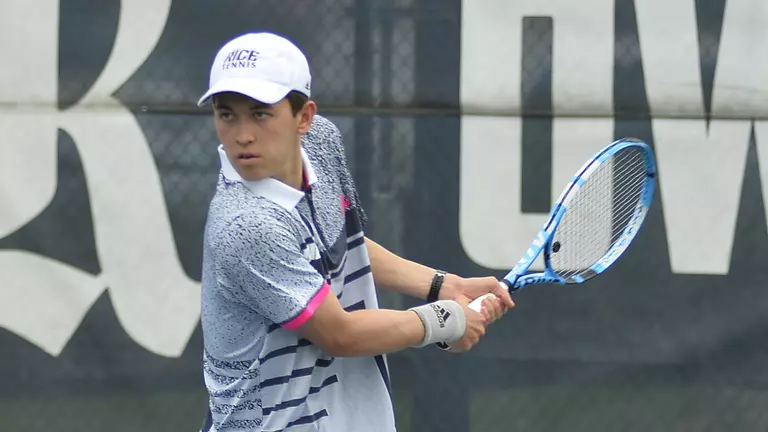 Valenty Leads Owls On Final Day in Corpus Christi