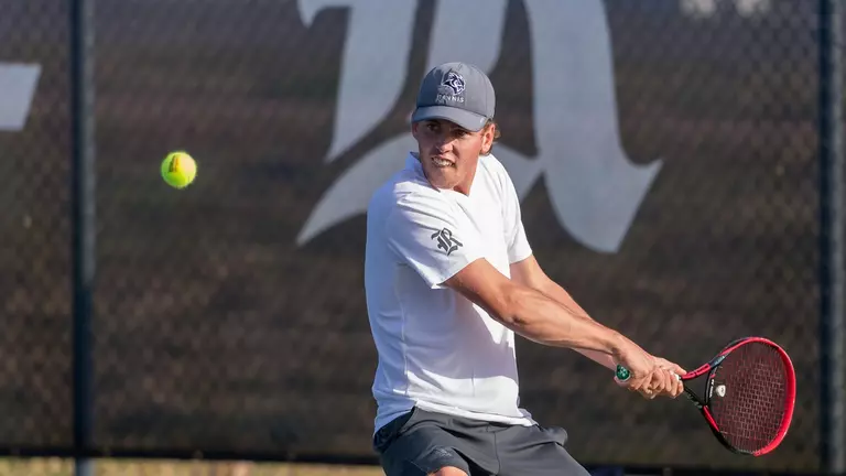 Abdel Aziz and Salmon Advance in Singles