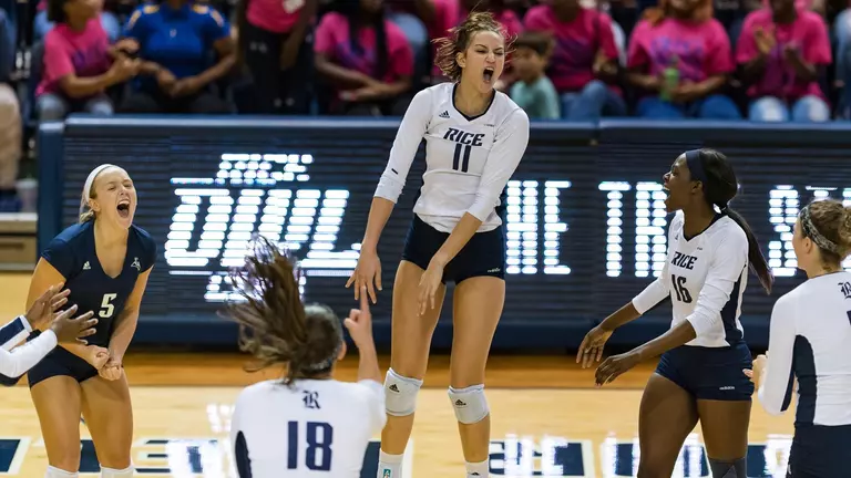 Volleyball Picks Up Eighth Straight Win, Sweeps Marshall