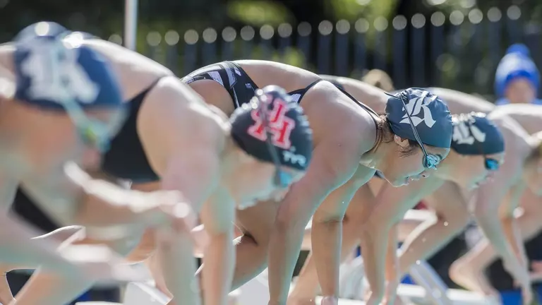 Owls Conclude Day 1 At U.H. Meet