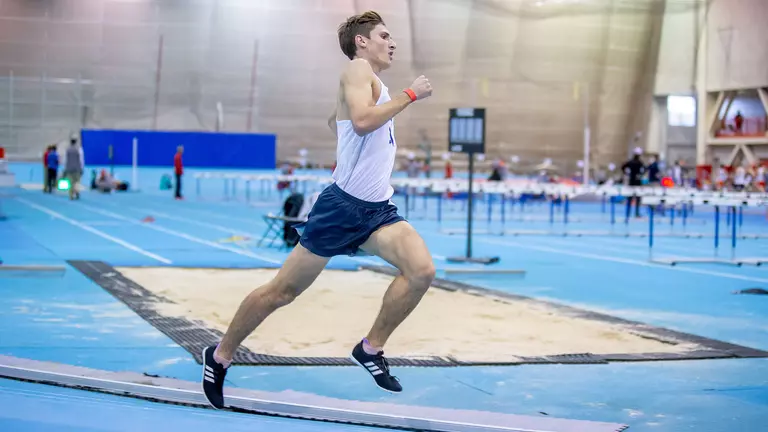 Topini Wins 3000m at Houston Invitational