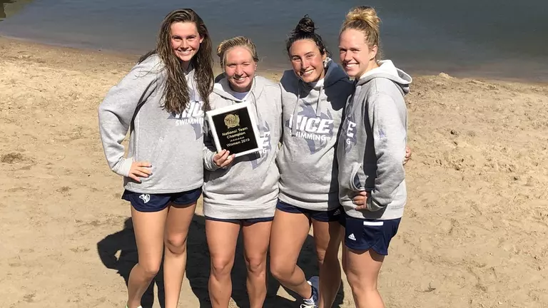 Swimmers Win Collegiate Open Water Championship