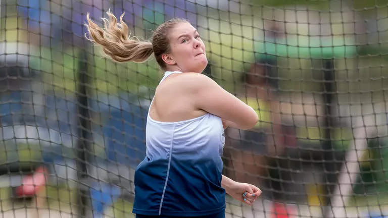 Owls Open Indoor Season in Stellar Fashion