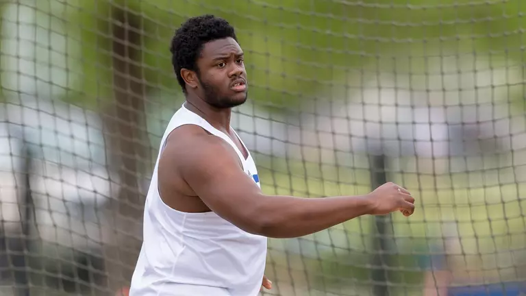 Hicks Sets PR in Weight Throw
