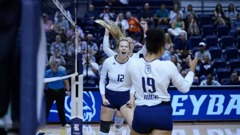 No. 21 Volleyball Continues Dominance with Straight Set Victory over North Texas