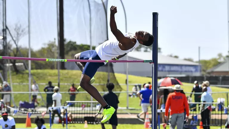 Owls Pick Up Three Wins at Victor Lopez Classic