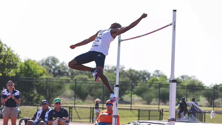 Owls Have Strong Weekend in California