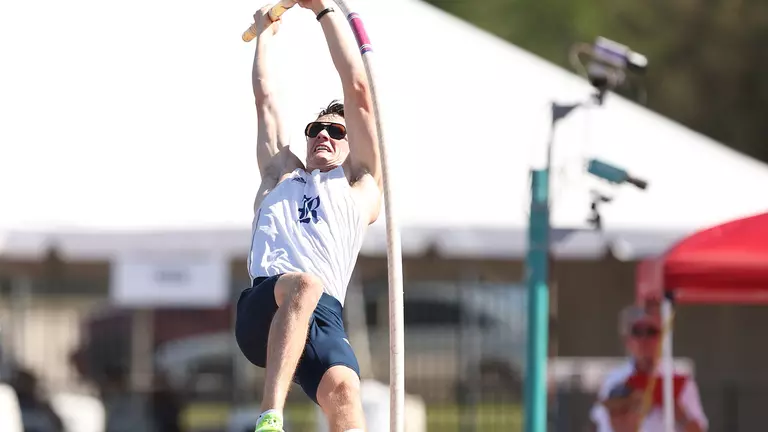 Owls Compete at Texas Relays