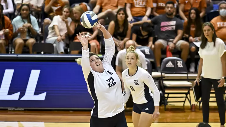 Carly Graham Earns AVCA Convention Scholarship