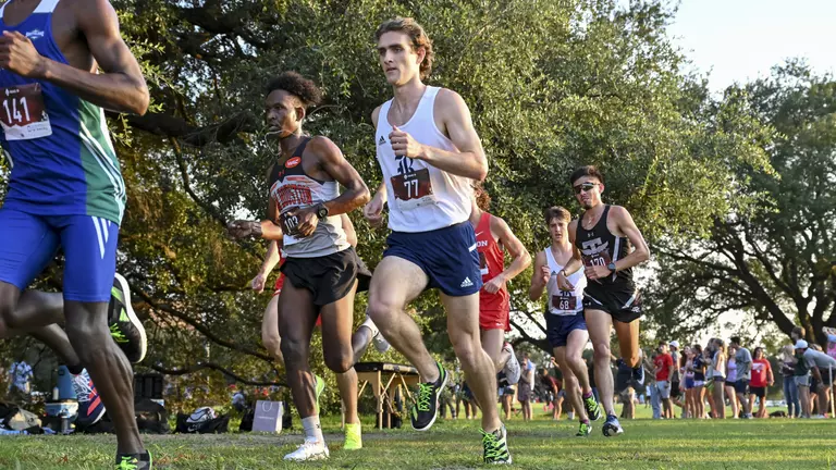 Gannon, Metcalf Lead Owls at Gans Creek Classic