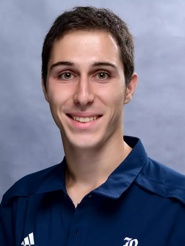 Gerardo_Torres_22_headshot