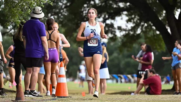 Owls Compete at Arturo Barrios Invitational