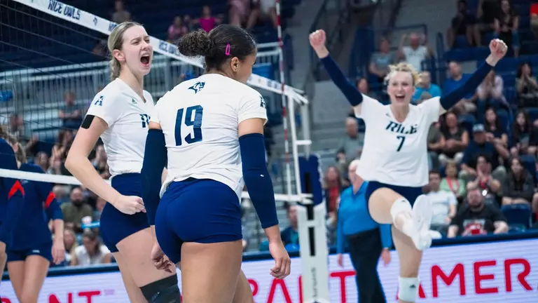 Volleyball Extends Unbeaten Streak to Eight Matches with 3-1 Win Over Memphis