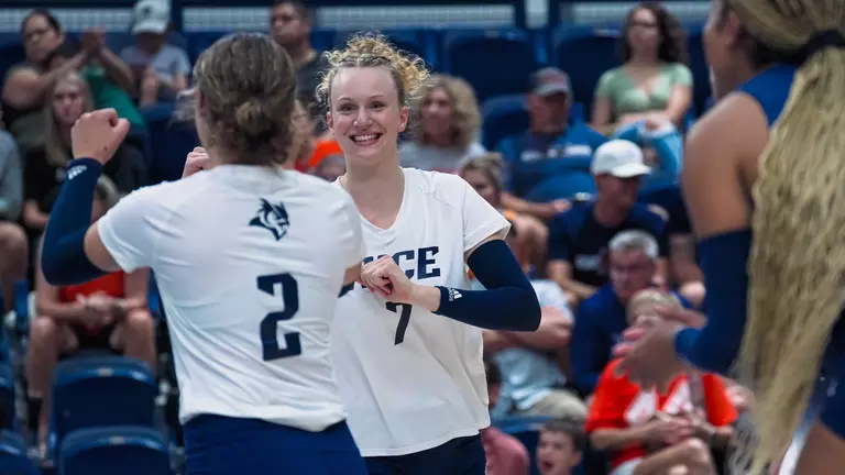 Volleyball Earns 3-1 Victory at Charlotte