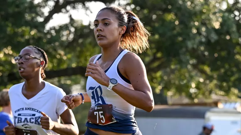 Hunter-Galvan Leads Owls at NCAA Regional