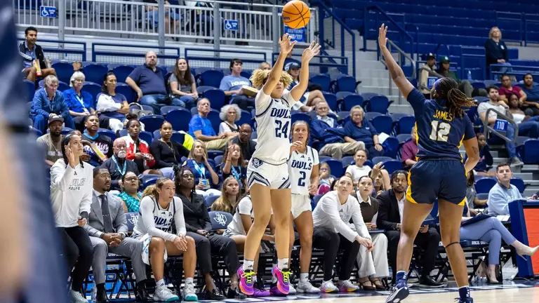 Alexis Named AAC Freshman of the Week; Fisher Honorable Mention