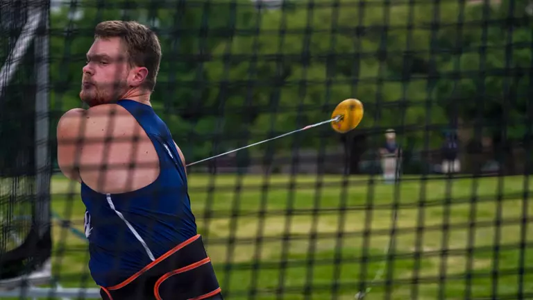 Owls Conclude Regular Season at UH