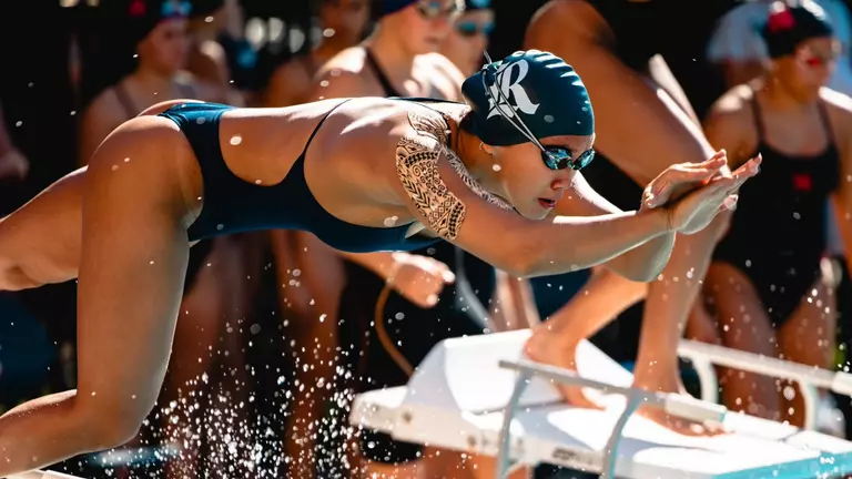 Owls Lead After Day One at Owl-A-Pooluza