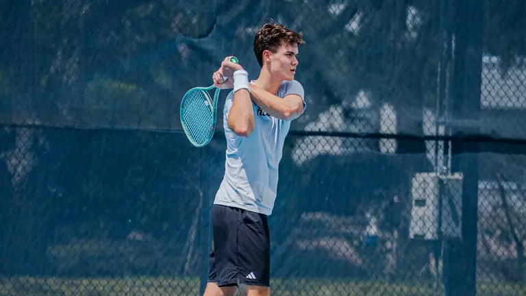 Kuzmenok Advances to Quarterfinals