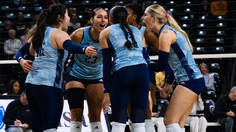 Owls Start Final Weekend With Sweep